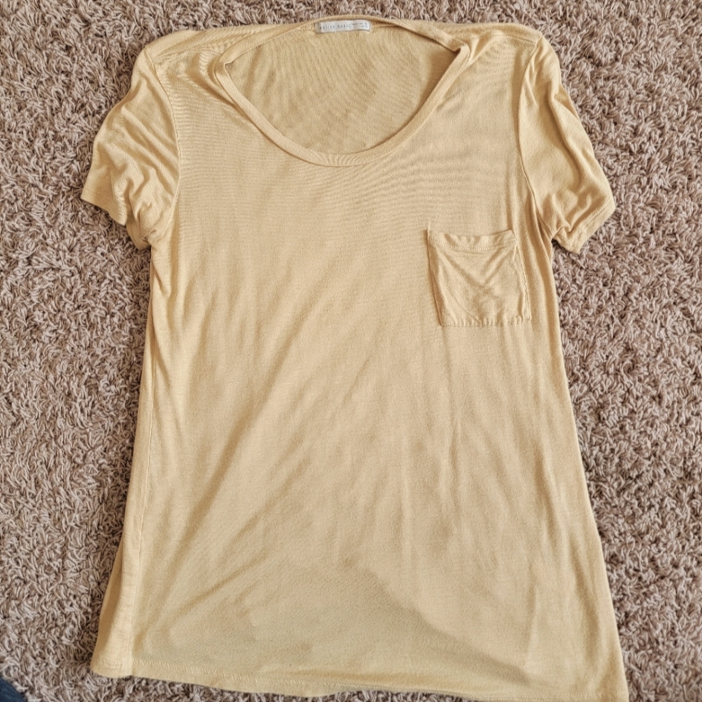 Mustard colored basic tee